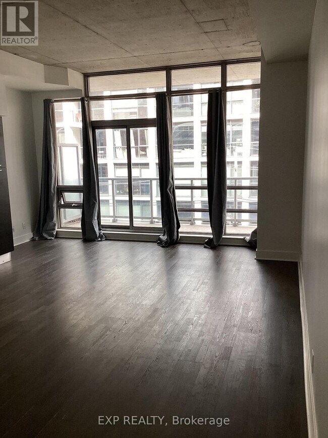 Photo du bâtiment - 399 Adelaide St W