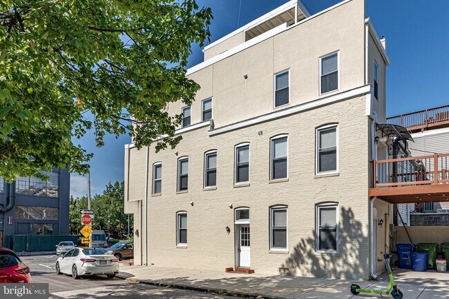 Foto del edificio - 2408 Hudson St