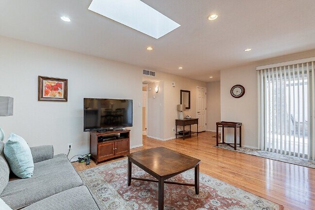 Foto del edificio - 12214 S Potomac St