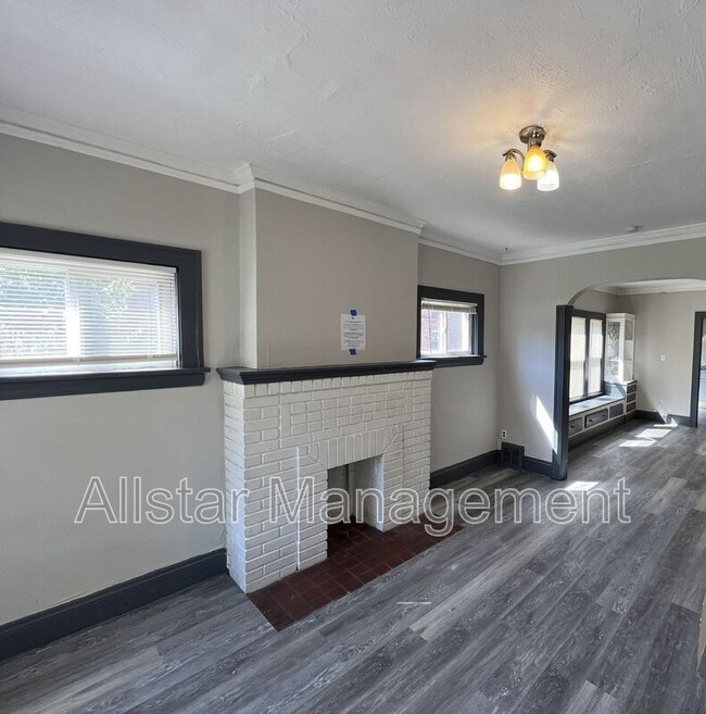 Building Photo - 3638 E 149th St