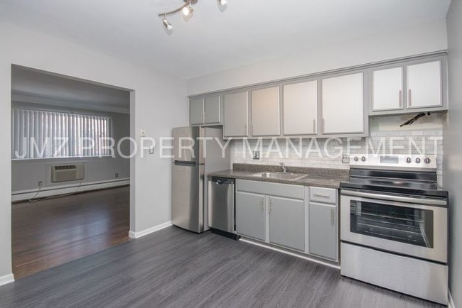 Foto del edificio - 629 W Maple Rd