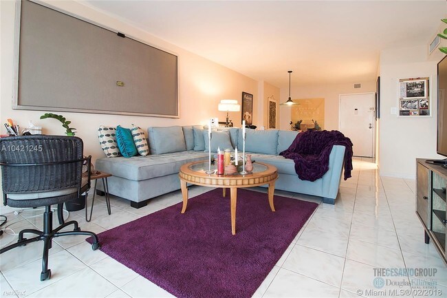 Foto del edificio - 6900 Bay Dr