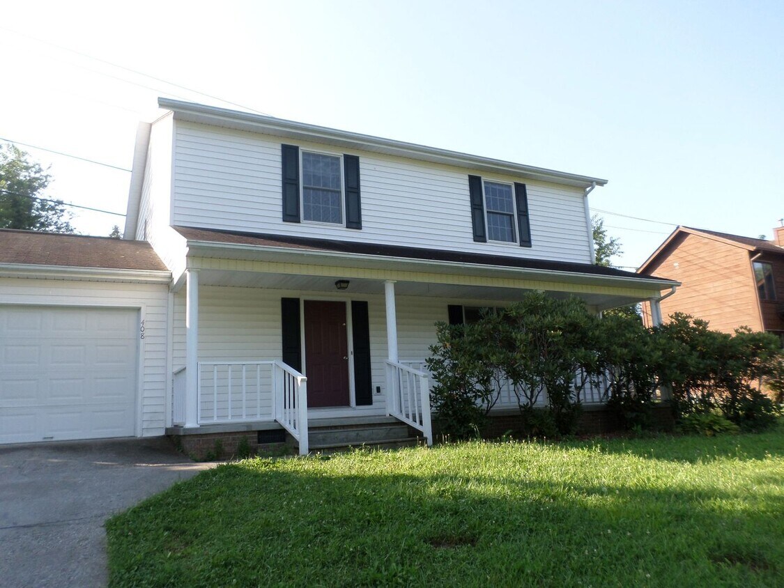 Foto del edificio - 3 Bedroom 2.5 Bath House with 1 Car Garage