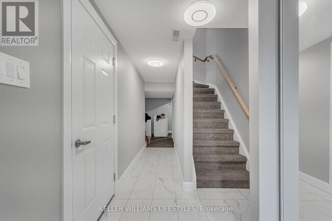 Building Photo - 700-700 Osgoode Dr