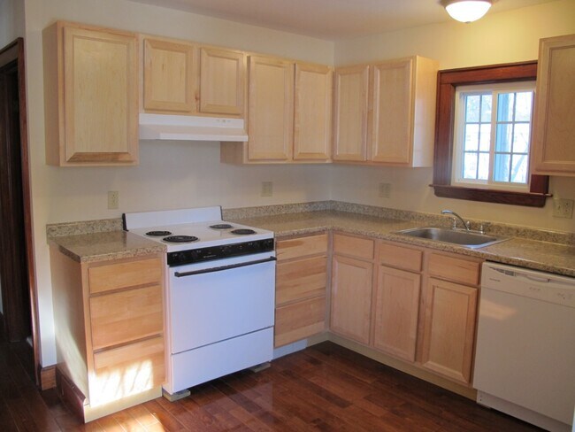 Kitchen - 16 Gilbert St Apartments