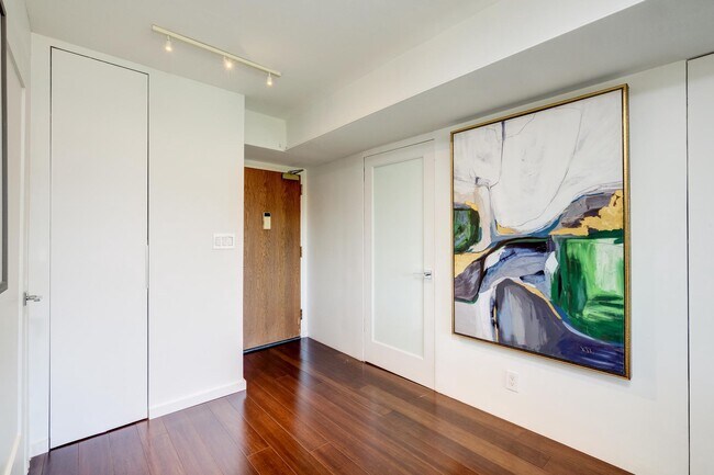 Foto del edificio - 1077 30th St NW