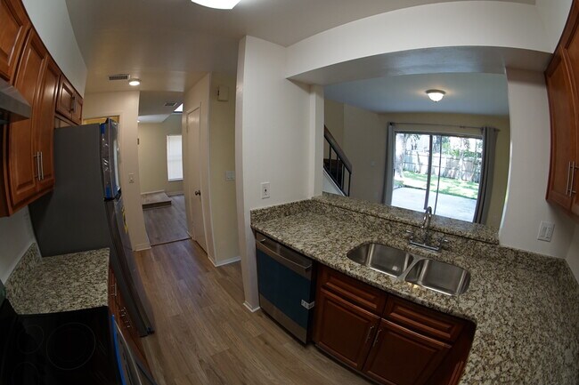Building Photo - 6250 Sandcrest Cir