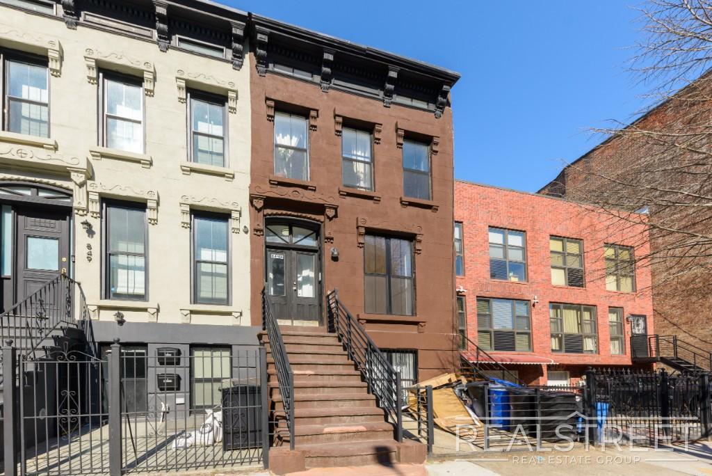 Foto principal - NO FEE! NEW 3 BED floor-thru in Bed Stuy Brownstone + in unit W/D!