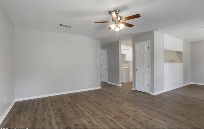 Foto del edificio - 1735 Barrett Ave