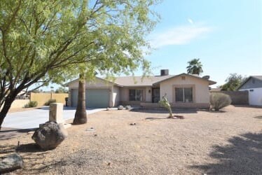 Primary Photo - 719 W Utopia Rd