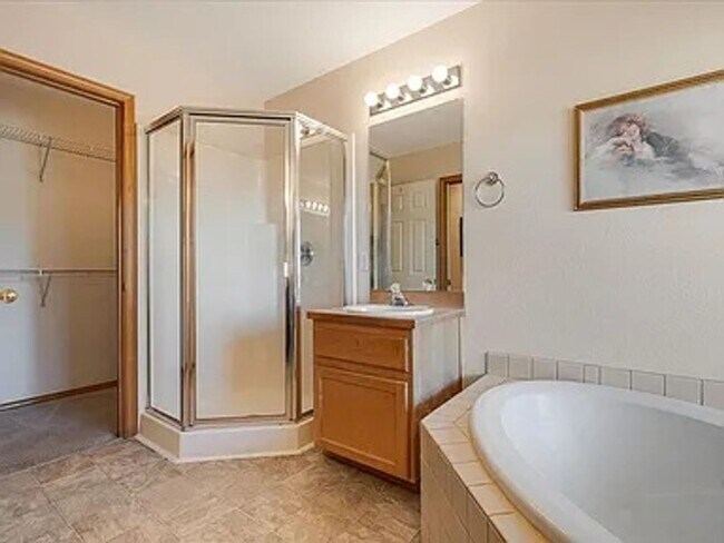 Foto del edificio - Want to live on a golf course with access ...