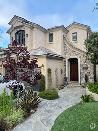 Building Photo - 3404 N Poinsettia Ave