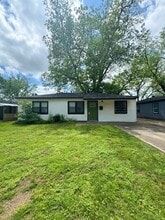 Building Photo - 1704 Oriole St