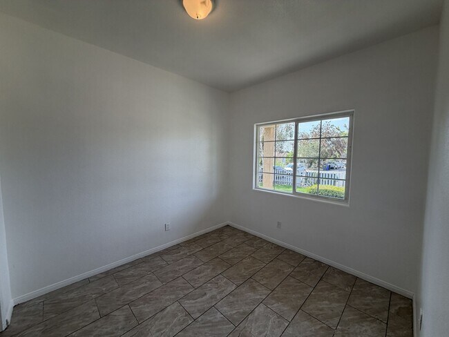 Foto del edificio - RV T 7216 Yates St Unit A