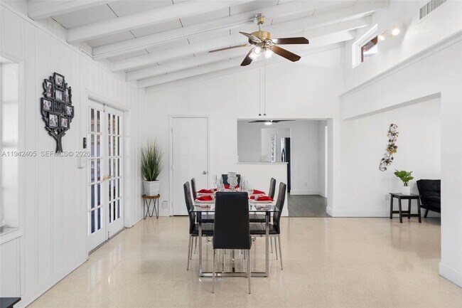 Foto del edificio - 19 NE 3rd St