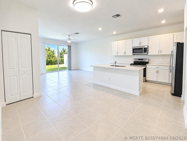 Foto del edificio - 321 SE Crossoak Ln