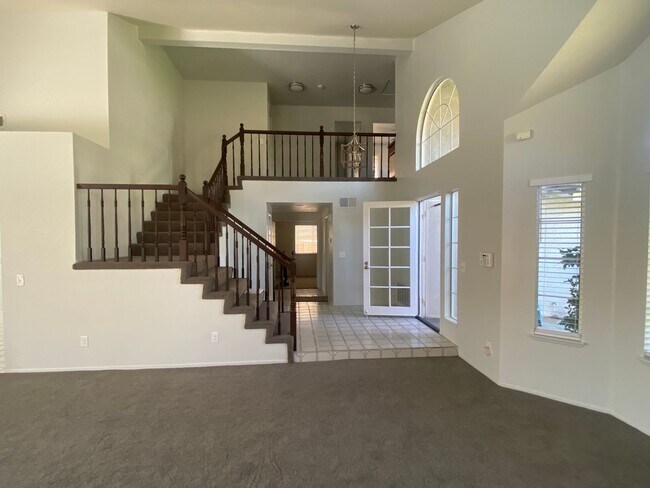Building Photo - 4 Bedroom pool home in Hemet