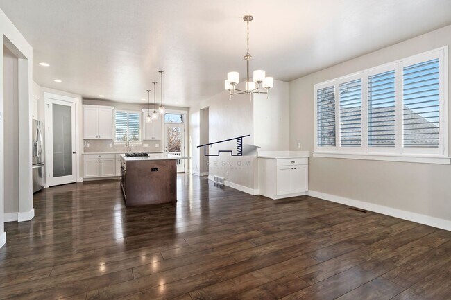 Foto del edificio - Farmington 4 Bedroom 3.5 Bathroom Home