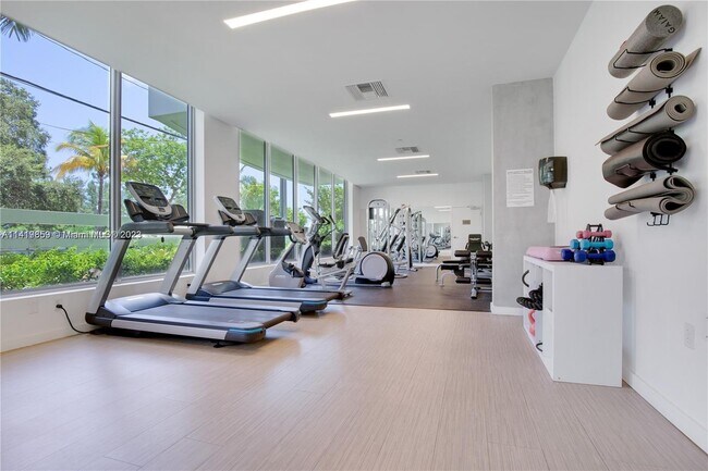 Foto del edificio - 13800 Highland Dr