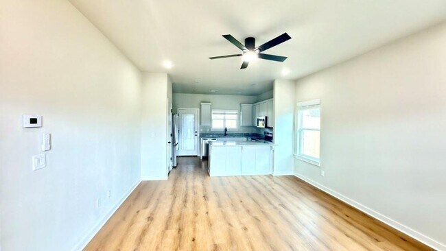 Building Photo - 530 Cosmos St