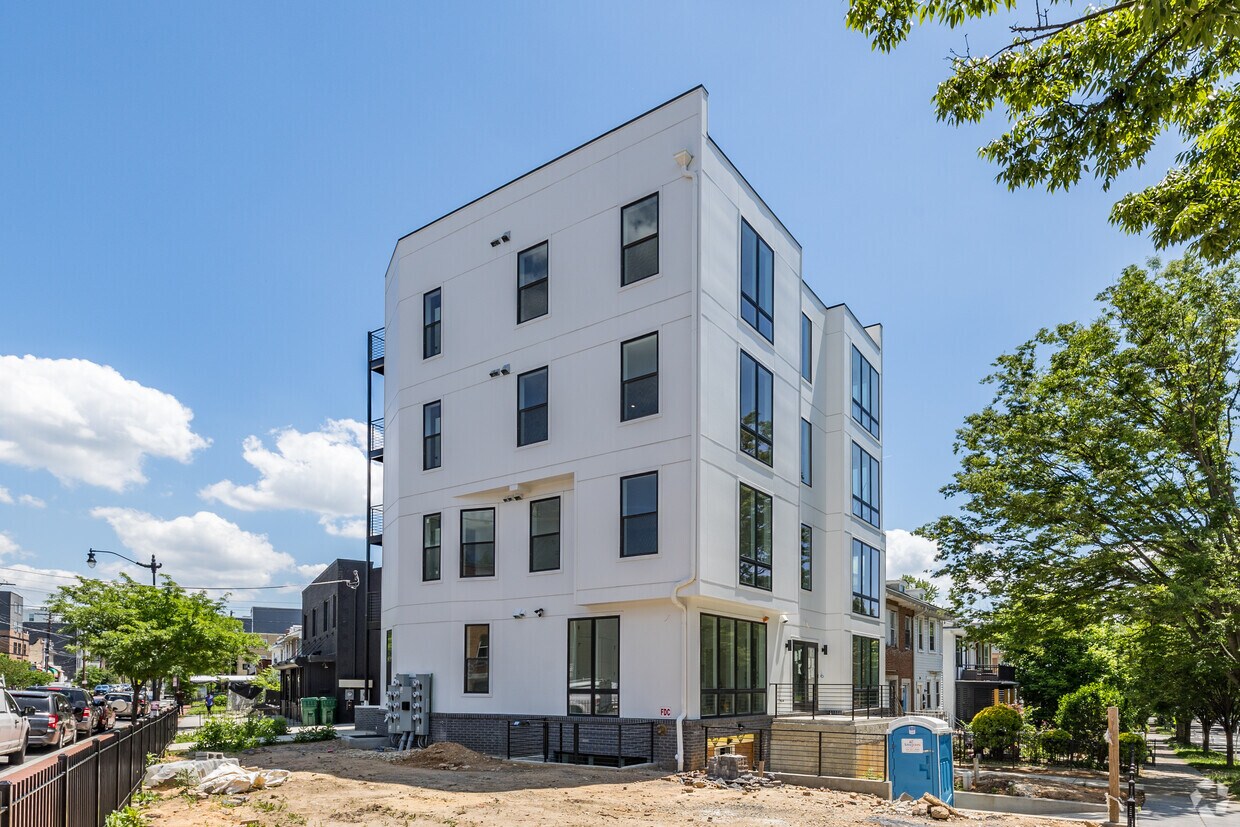 Primary Photo - 930 Kennedy St NW