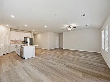Foto del edificio - 1017 Emberwood Dr