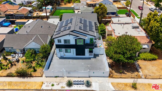 Foto del edificio - 5855 Vineland Ave