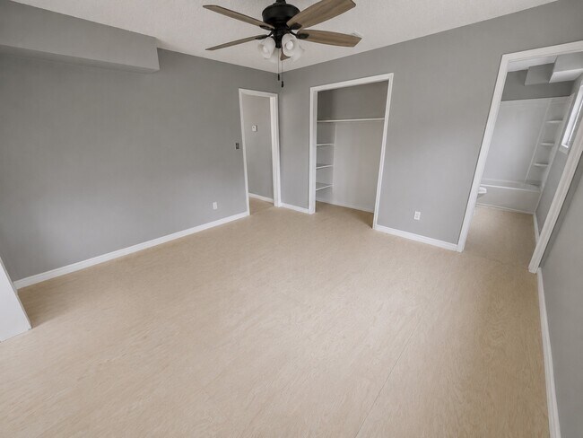 Foto del edificio - 227 Live Oak Ln