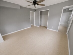 Building Photo - 227 Live Oak Ln
