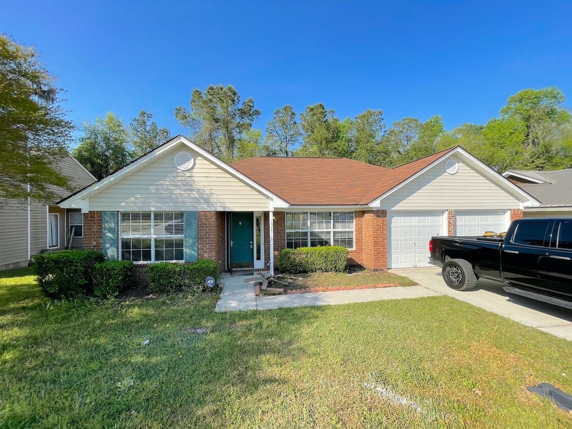 Primary Photo - 3 BED | 2 BATH | NEWLY RENOVATED