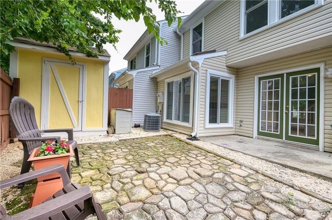 Building Photo - Yorkshire Downs Townhome
