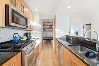 Building Photo - 1025 Maxwell Ln