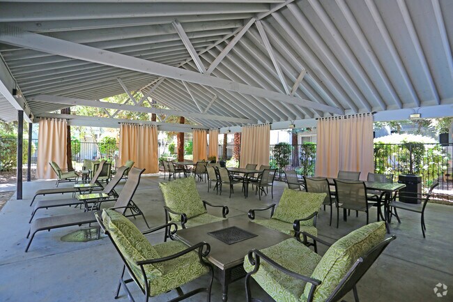 Área de reuniones - Willowbrook Apartments