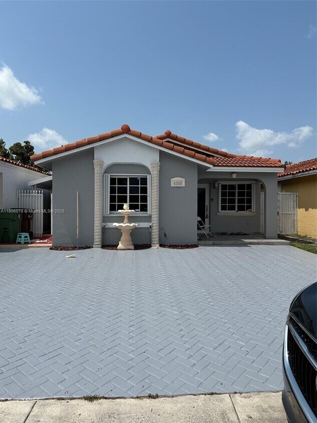 Foto principal - 6500 W 25th Ln