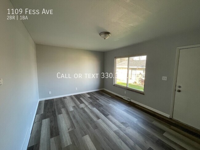 Building Photo - Two bedroom one level duplex for rent - Ak...