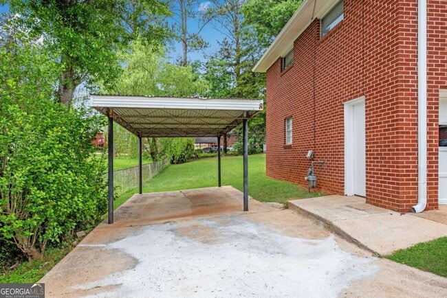 Foto del edificio - 718 Birchwood Ln SW