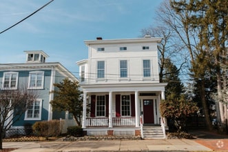 Building Photo - 319 Radcliffe St