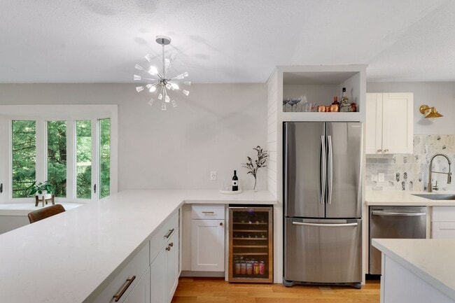 Foto del edificio - Spacious 2 Bed 2 Bath Townhouse in Plymouth!