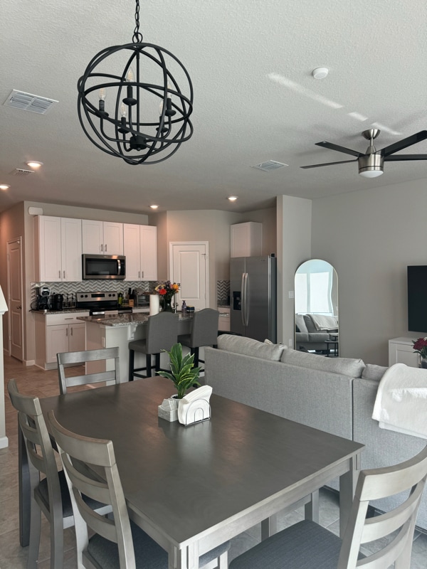 Foto principal - 5649 Mentmore Dr