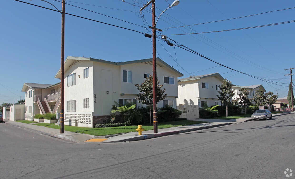 Primary Photo - 4310 Walnut St
