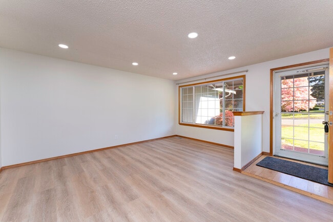 Building Photo - 12920 SE 157th Pl