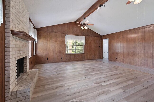 Building Photo - 2500 Southwood Dr