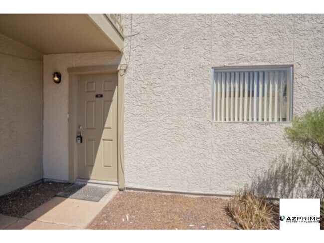 Building Photo - Experience the charm of this Inviting 1/1 ...