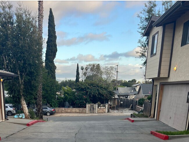 Foto del edificio - 724 W 6th Ave