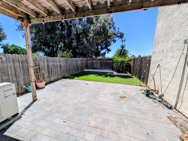 Foto del edificio - AWESOME 2 BED/1.5 BATH WITH LARGE YARD+WRA...