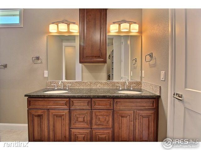 Building Photo - 409 Deville Dr