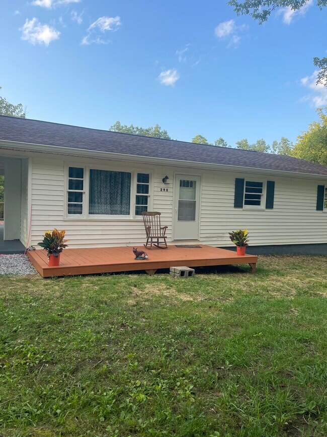 Foto del edificio - 290 Mark Lowery Rd