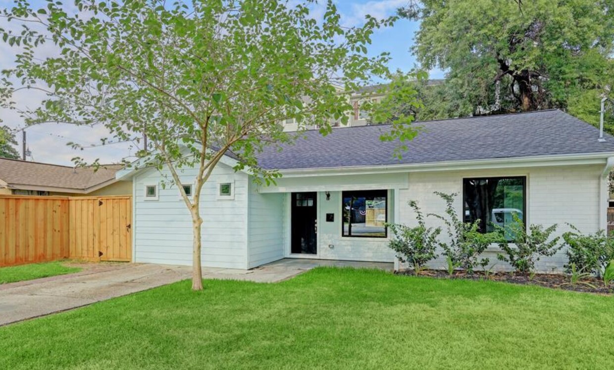 Front of the house - 5410 Karcher St