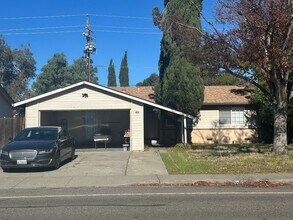 Building Photo - 742 Nightingale Dr