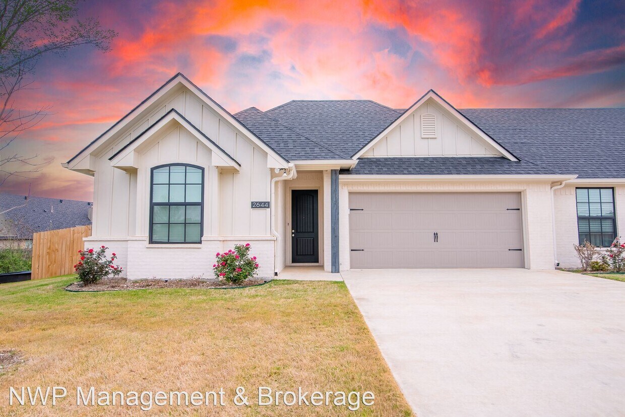Primary Photo - 3 br, 2 bath House - 2644 Barbee Rd.
